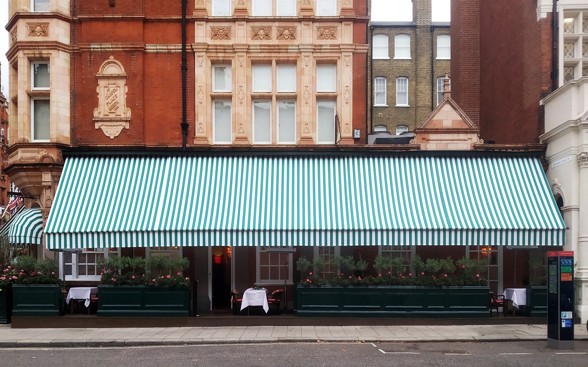 Awning refurbishment at Harry's Bar Morco Blinds